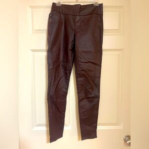 Rock & Republic Fever Pull-on jeans/jeggings. Coated wine leather look, size 6.